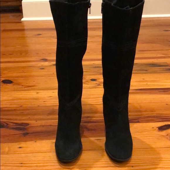 BCBGMaxAzria Women’s boots - heels - black - suede - Picture 2 of 8